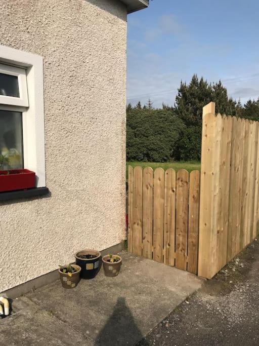 Villa Rosie'S Pad Louisburgh Exterior foto