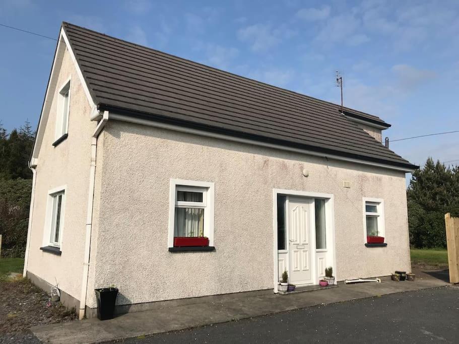 Villa Rosie'S Pad Louisburgh Exterior foto