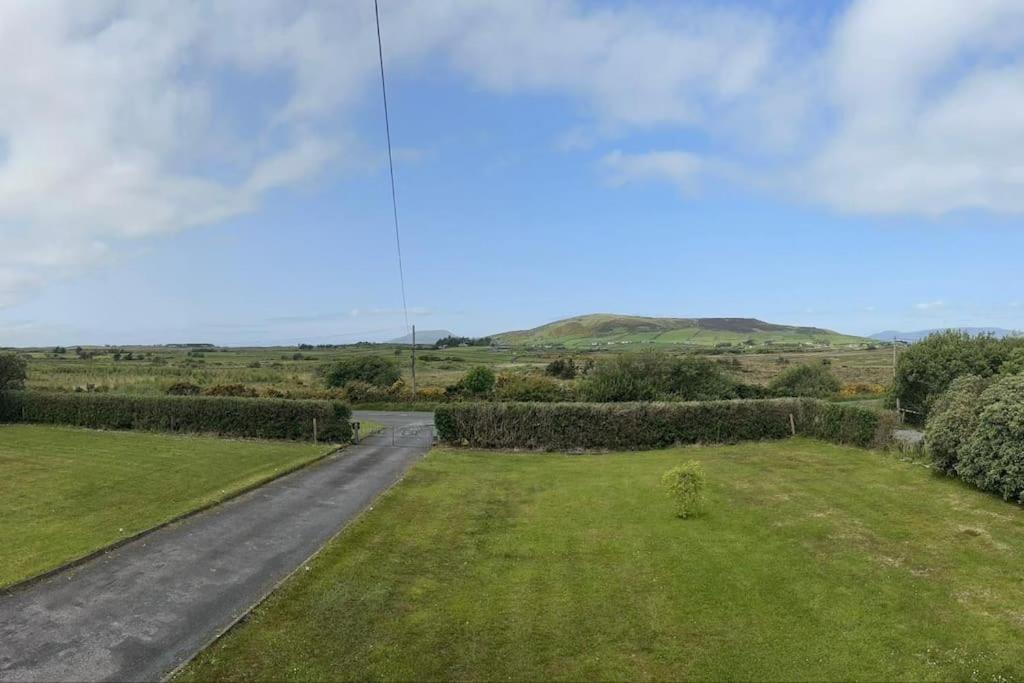 Villa Rosie'S Pad Louisburgh Exterior foto